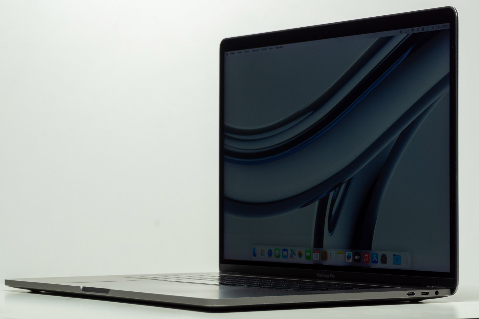 Macbook Pro 15.4" TB/I7 2.2GHZ/16GB RAM/256GB SSD