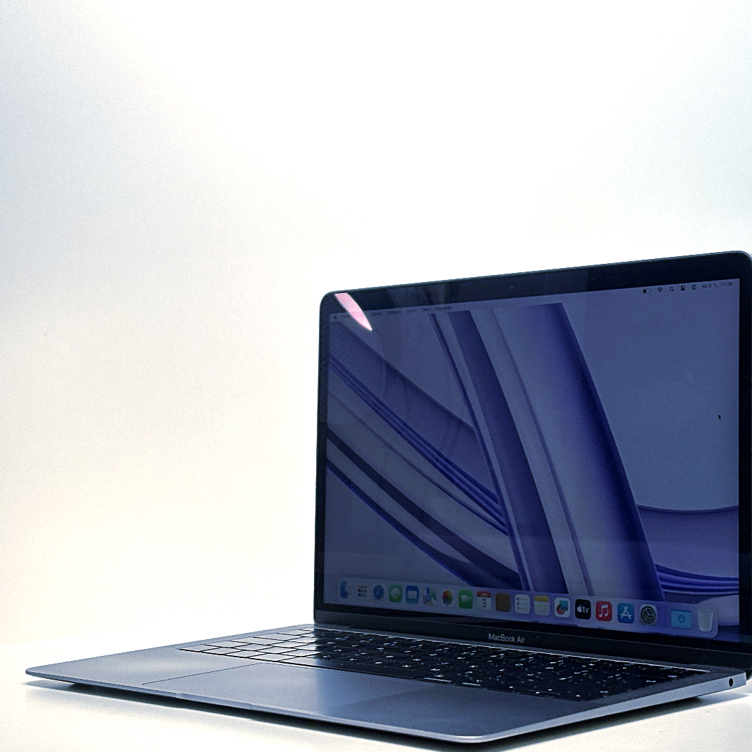 Macbook Air 13.3"/I5 1.6GHZ/8GB RAM/128GB SSD Vesmírně šedá/CZ