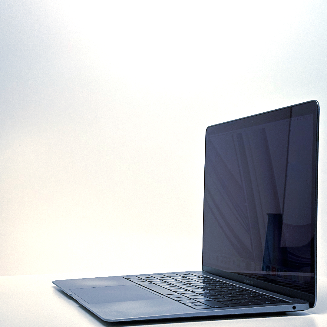 Macbook Air 13.3"/I5 1.6GHZ/8GB RAM/128GB SSD Vesmírně šedá/CZ