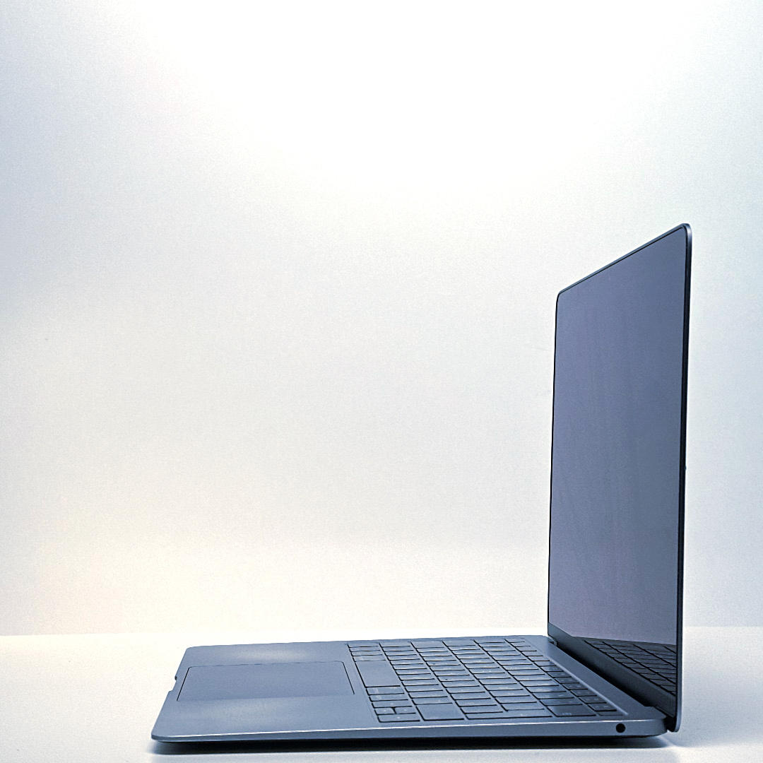 Macbook Air 13.3"/I5 1.6GHZ/8GB RAM/128GB SSD Vesmírně šedá/CZ