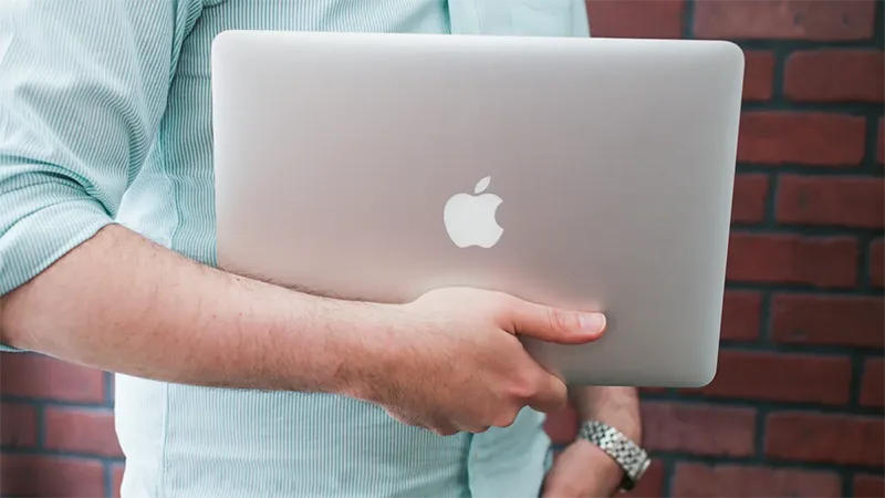 Displej a klávesnice MacBook Air 13
